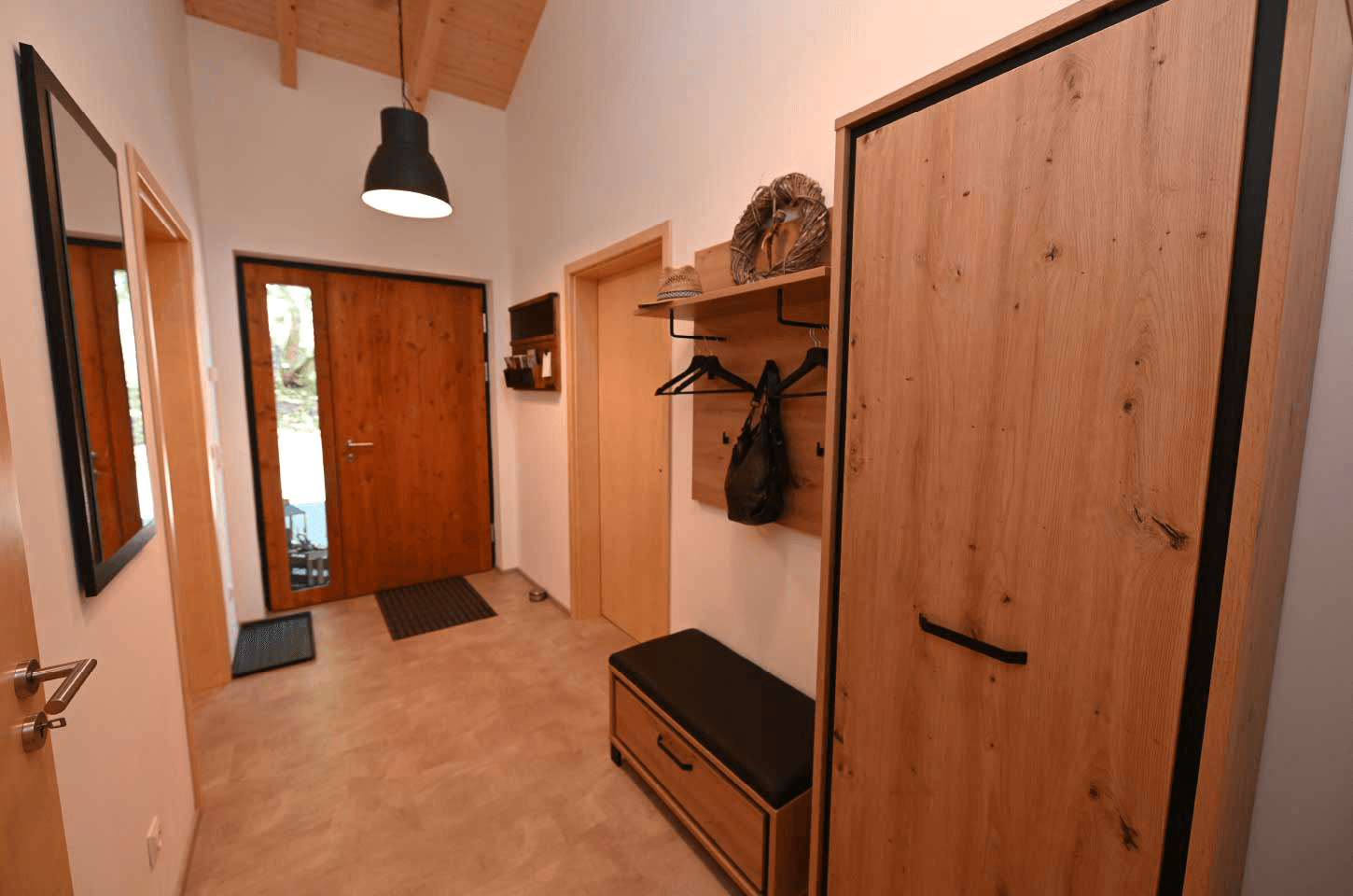 Haustür/Flur Bild 1-3