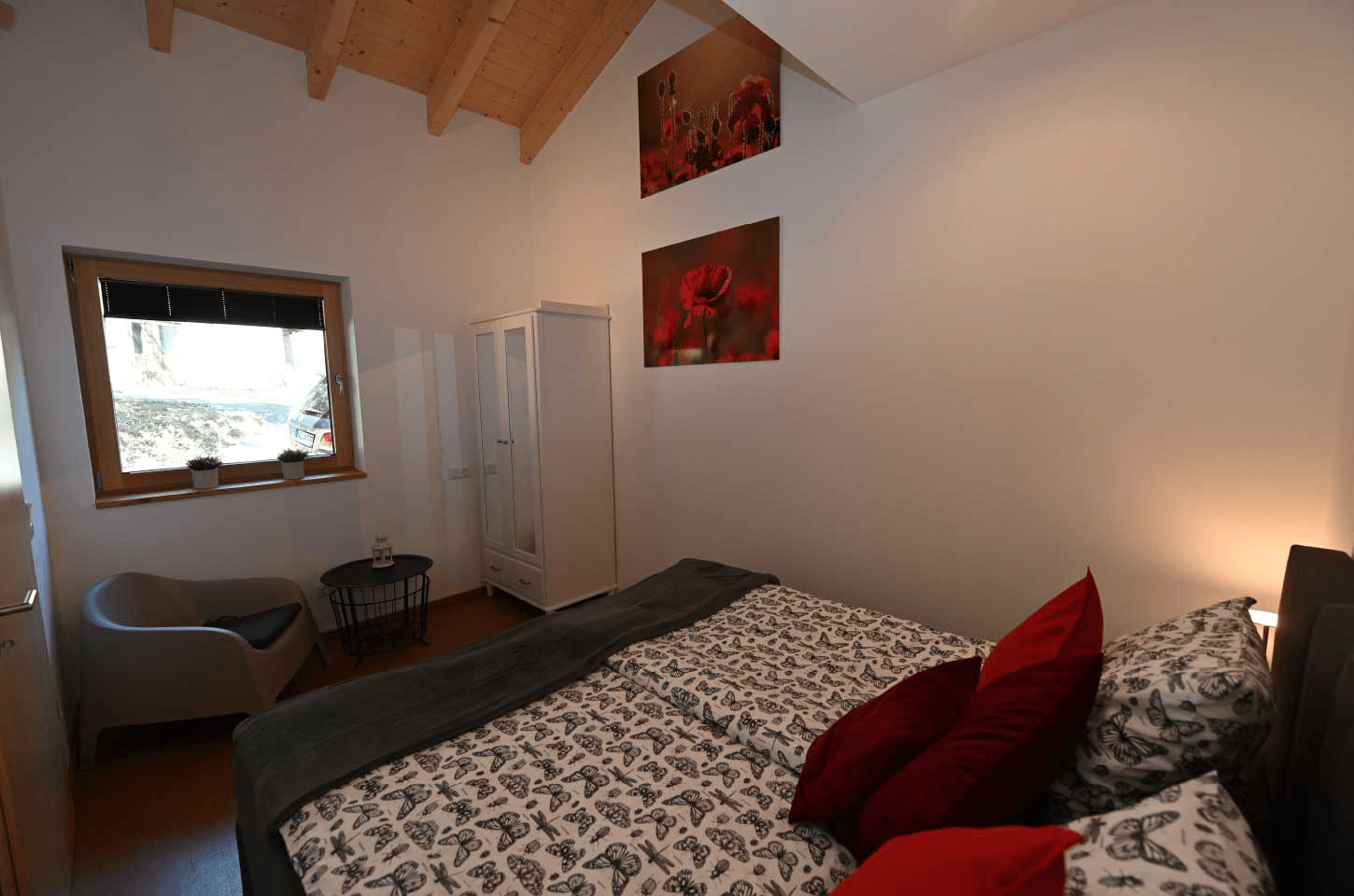 Schlafzimmer 1 Bild 1-3